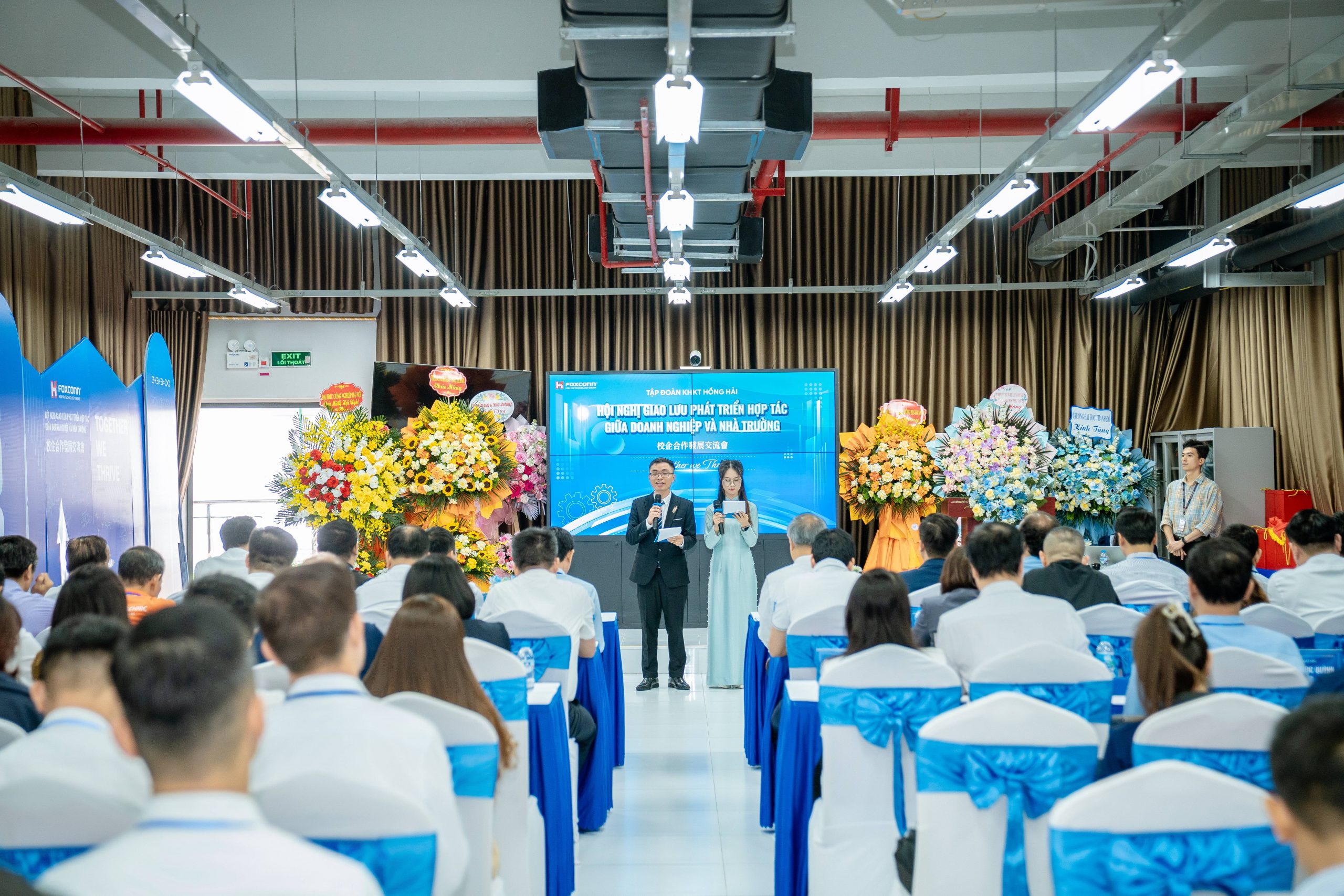 Hội nghị giao lưu phát triển hợp tác giữa doanh nghiệp và nhà trường của Tập đoàn Foxconn